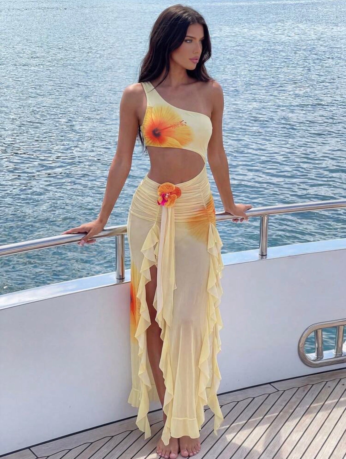 Maillot de bain une pièce orchidée avec une jupe à volant