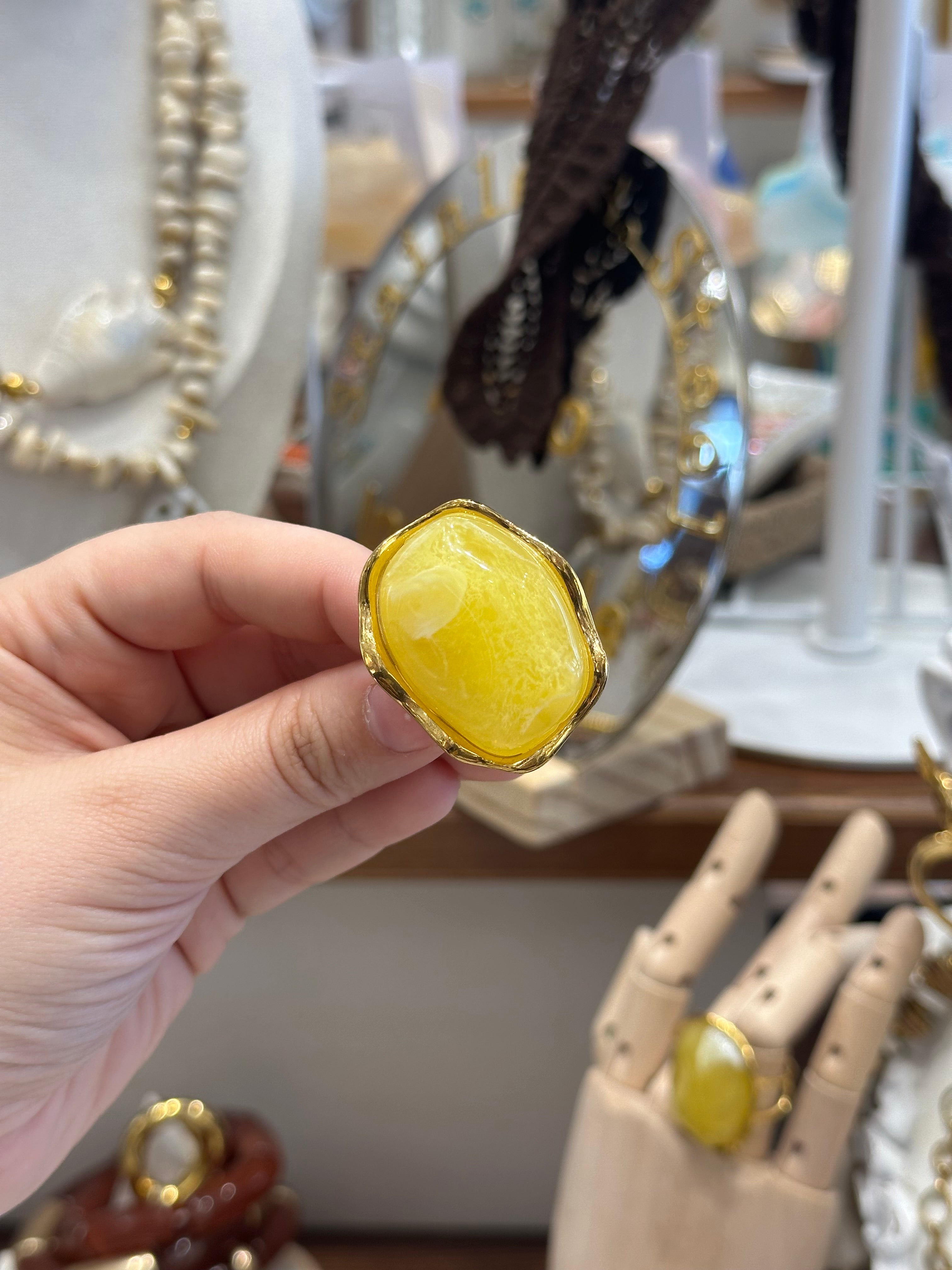 Bague Statement en Métal et Résine Jaune