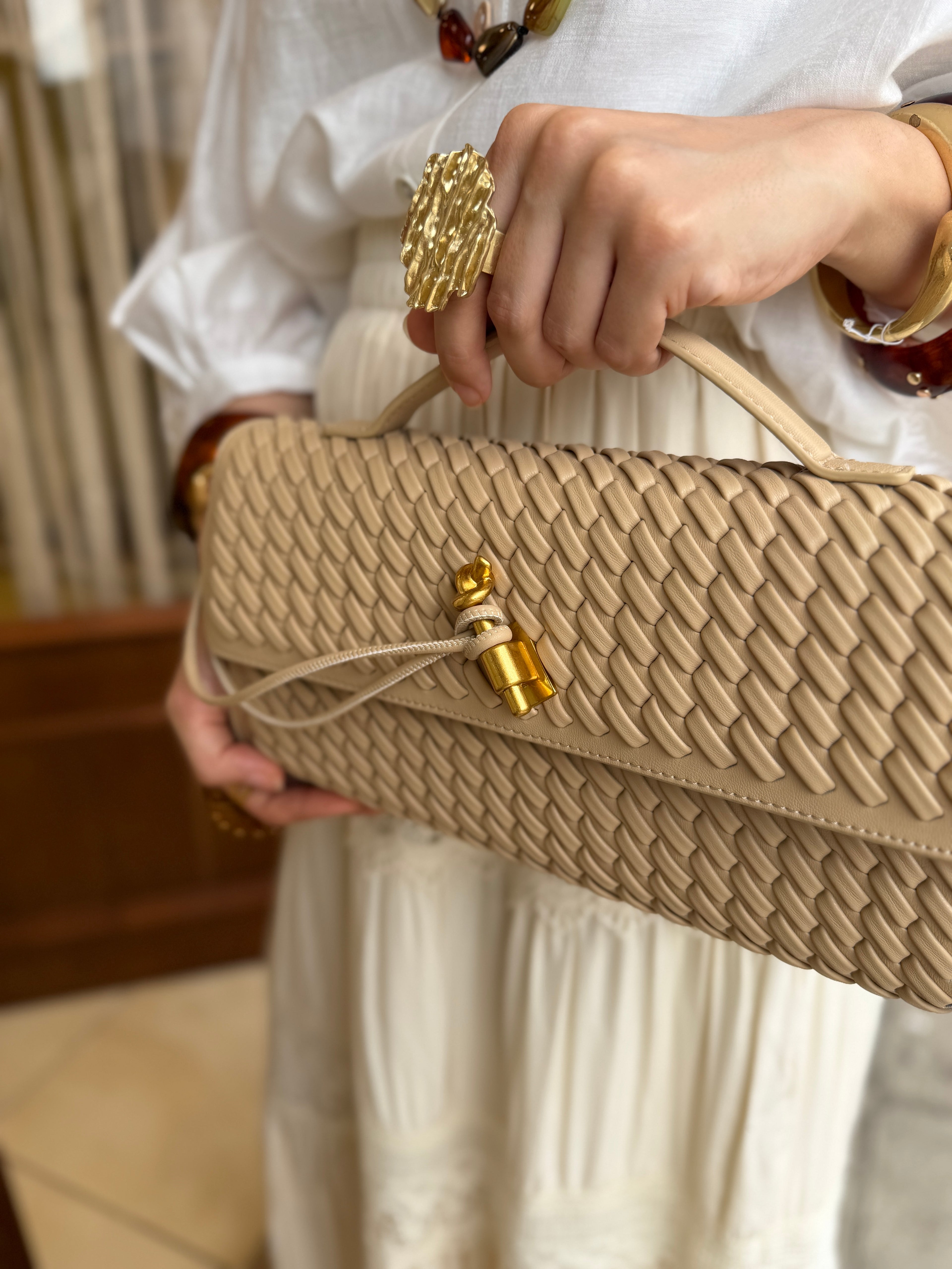 Sac enveloppe en cuir tressé