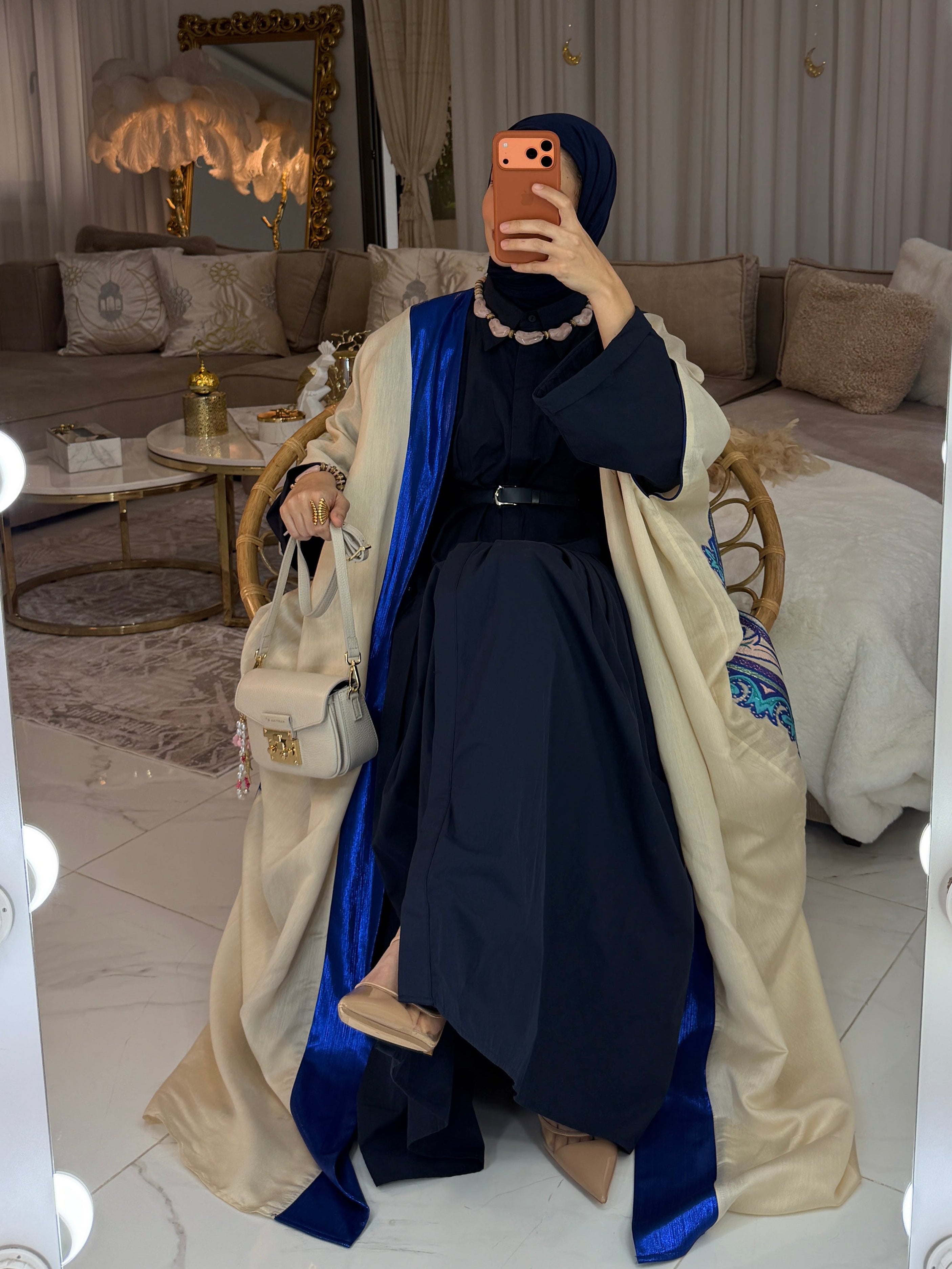 Abaya derrière brodé
