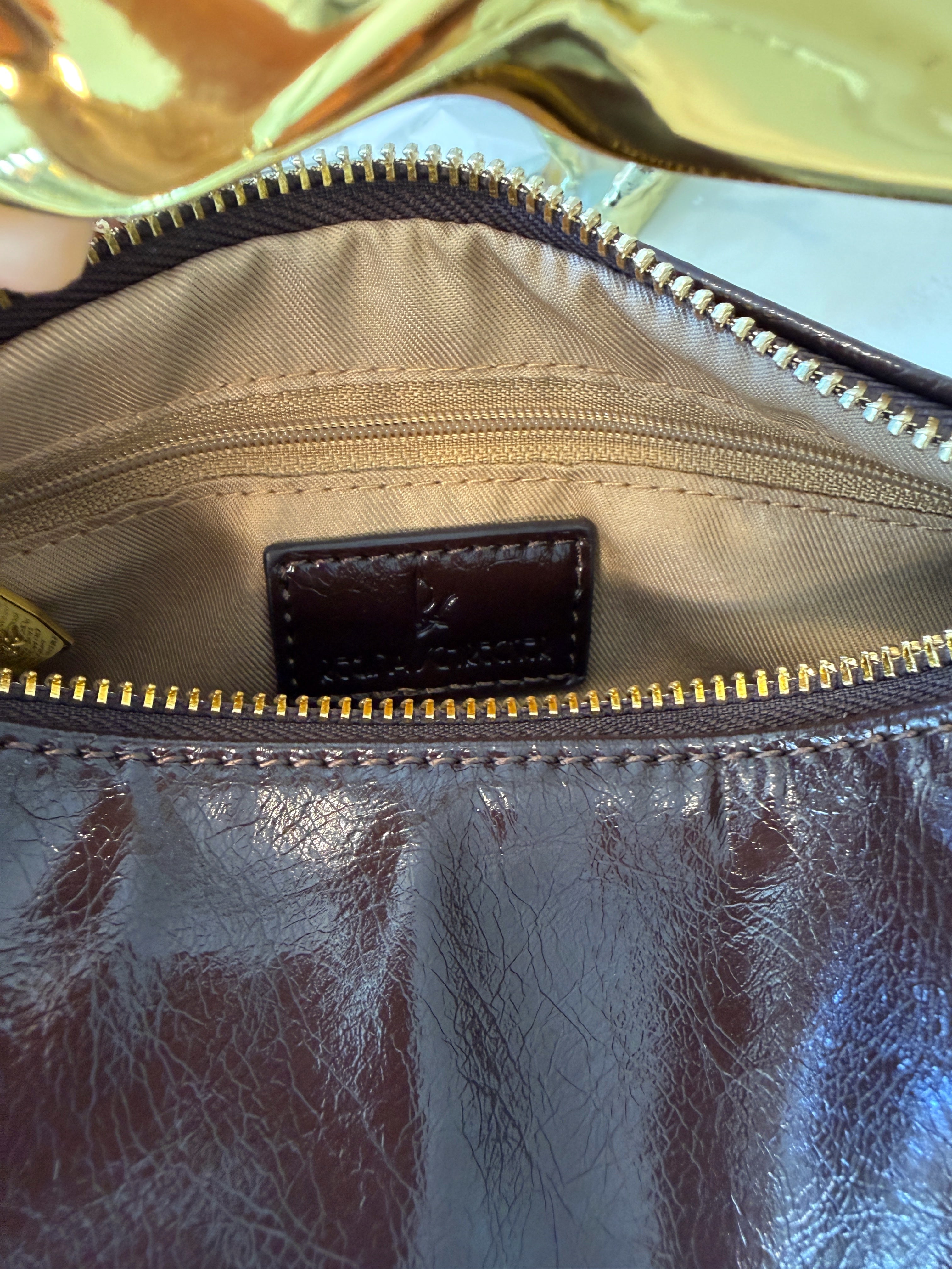 Sac demi-lune poignée métal doré