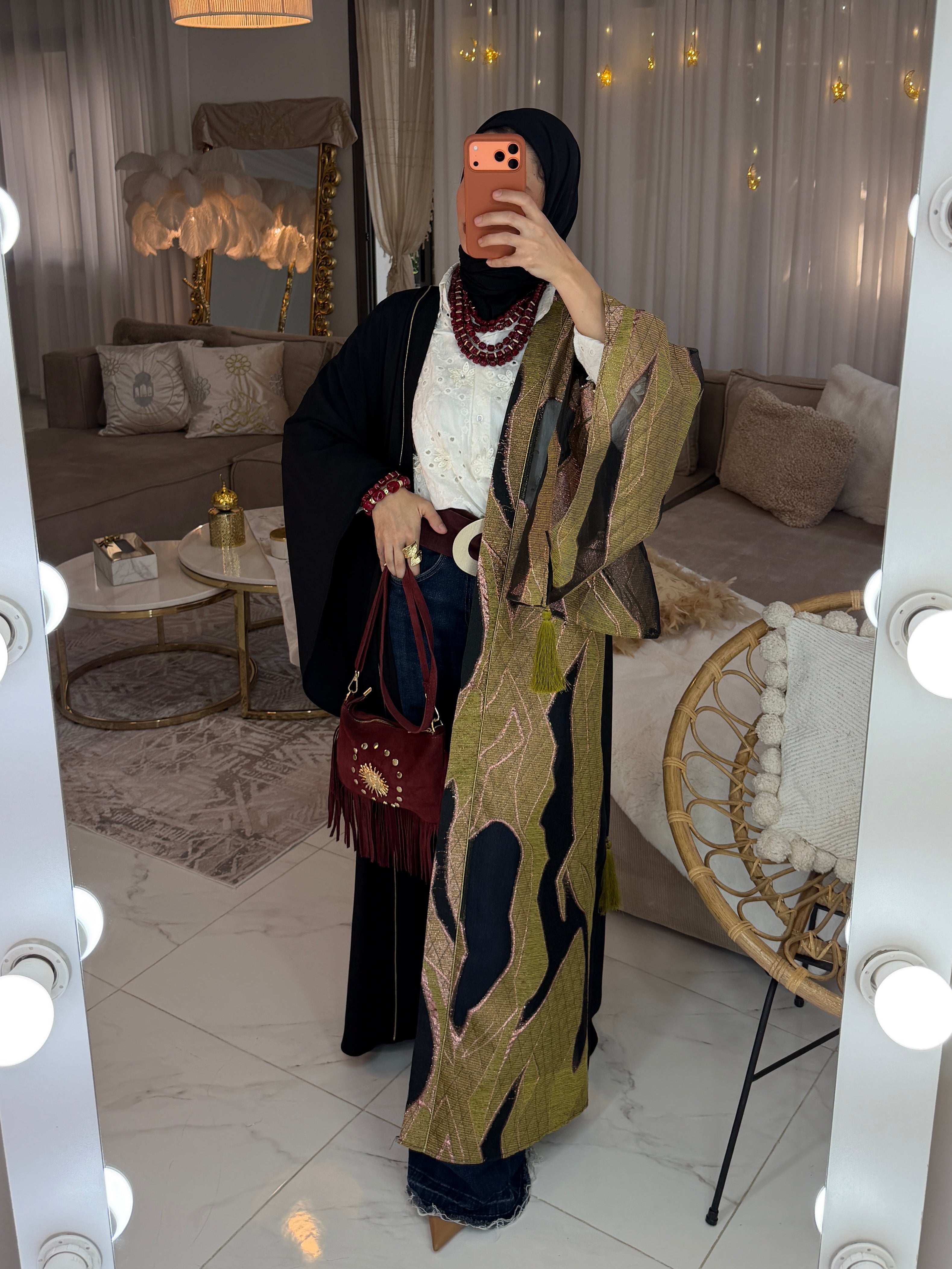 Abaya jacquard brodé détail pompons