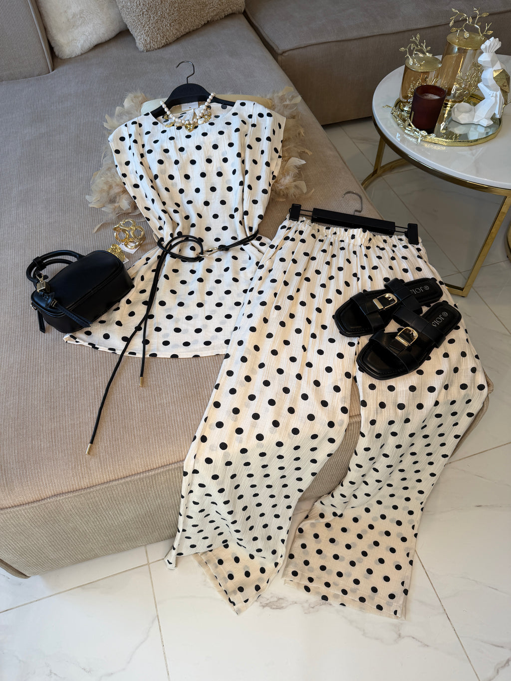 Ensemble Polka avec pantalon et ceinture