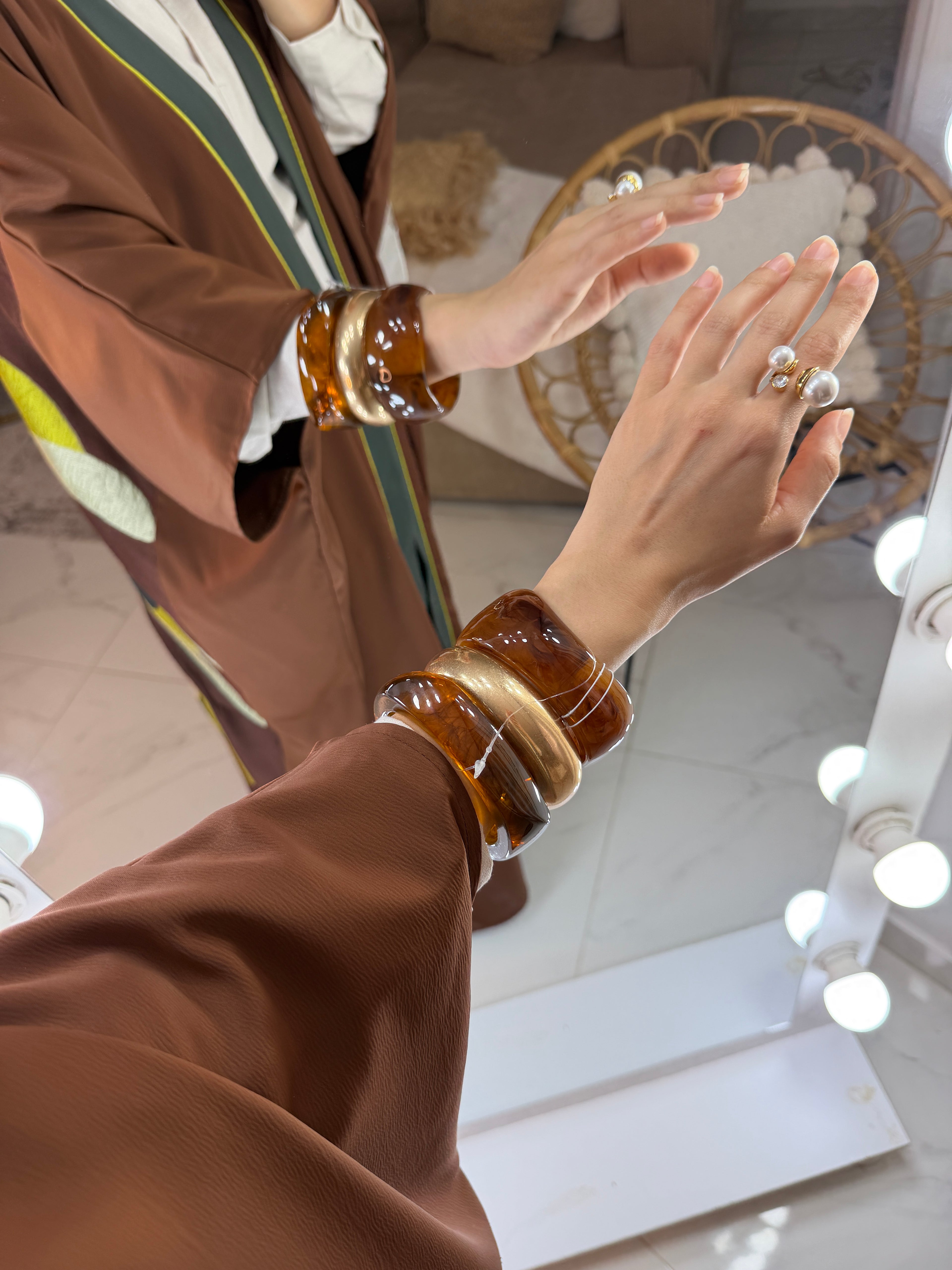 Abaya en satin dos broderie