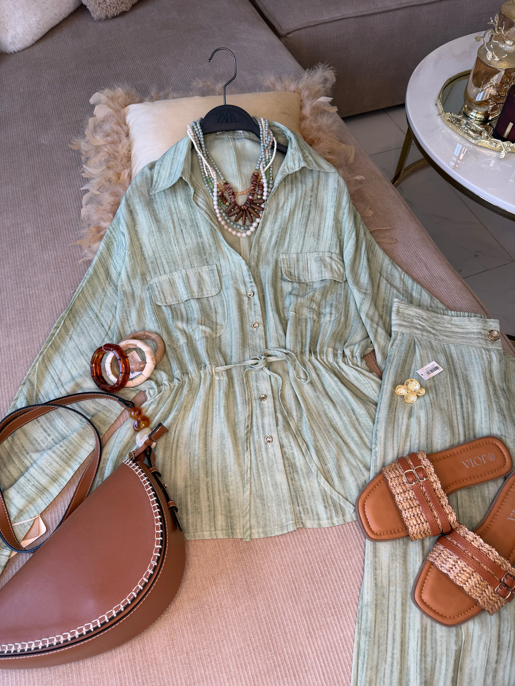 Ensemble chemise et pantalon en tissu rayonne