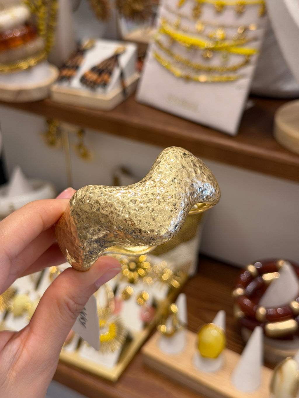 Bracelet Manchette Dorée Martelée