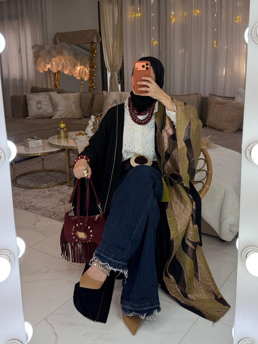 Abaya jacquard brodé détail pompons