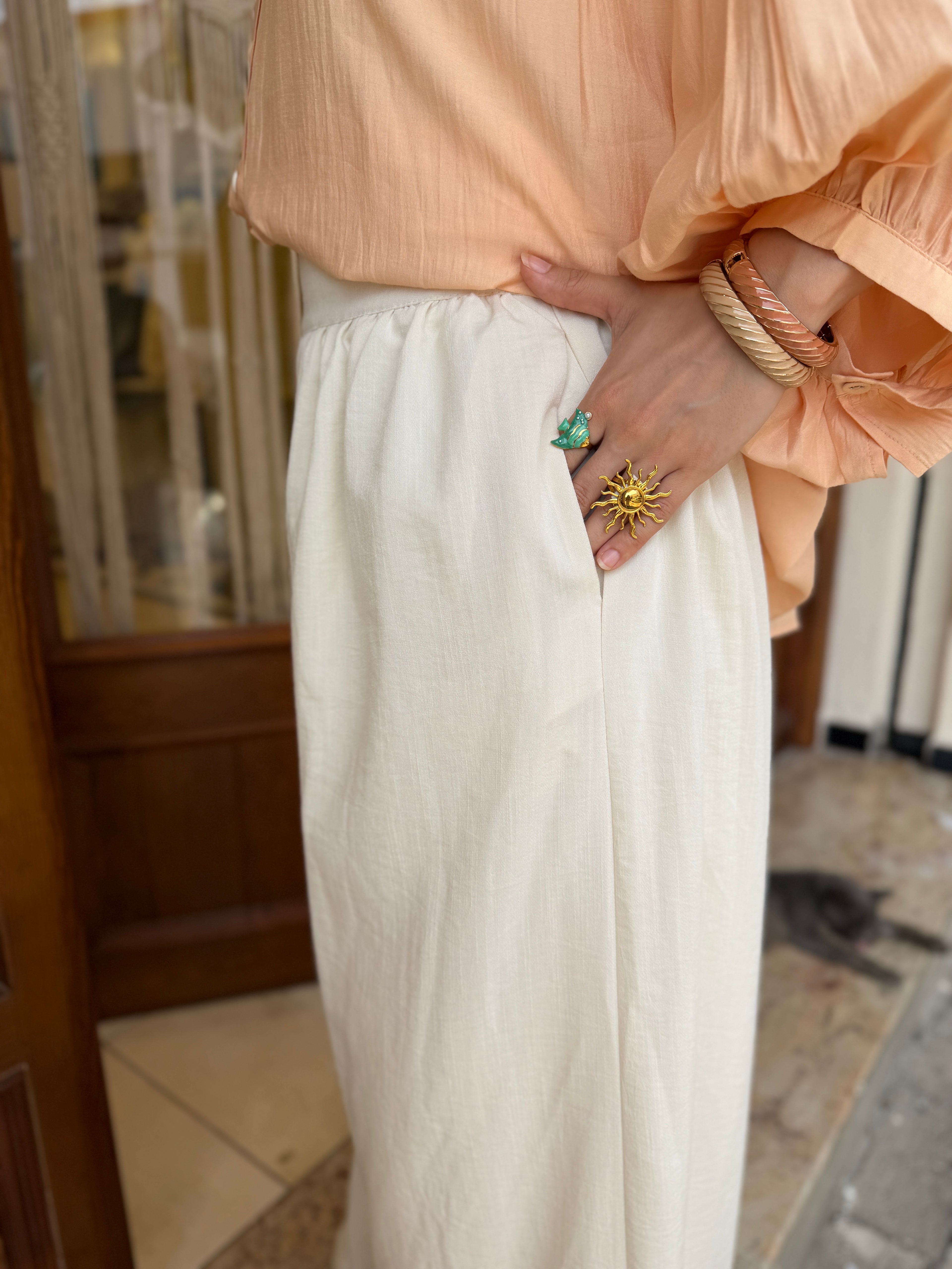 Pantalon fluide taille haute boutonné sur le côté