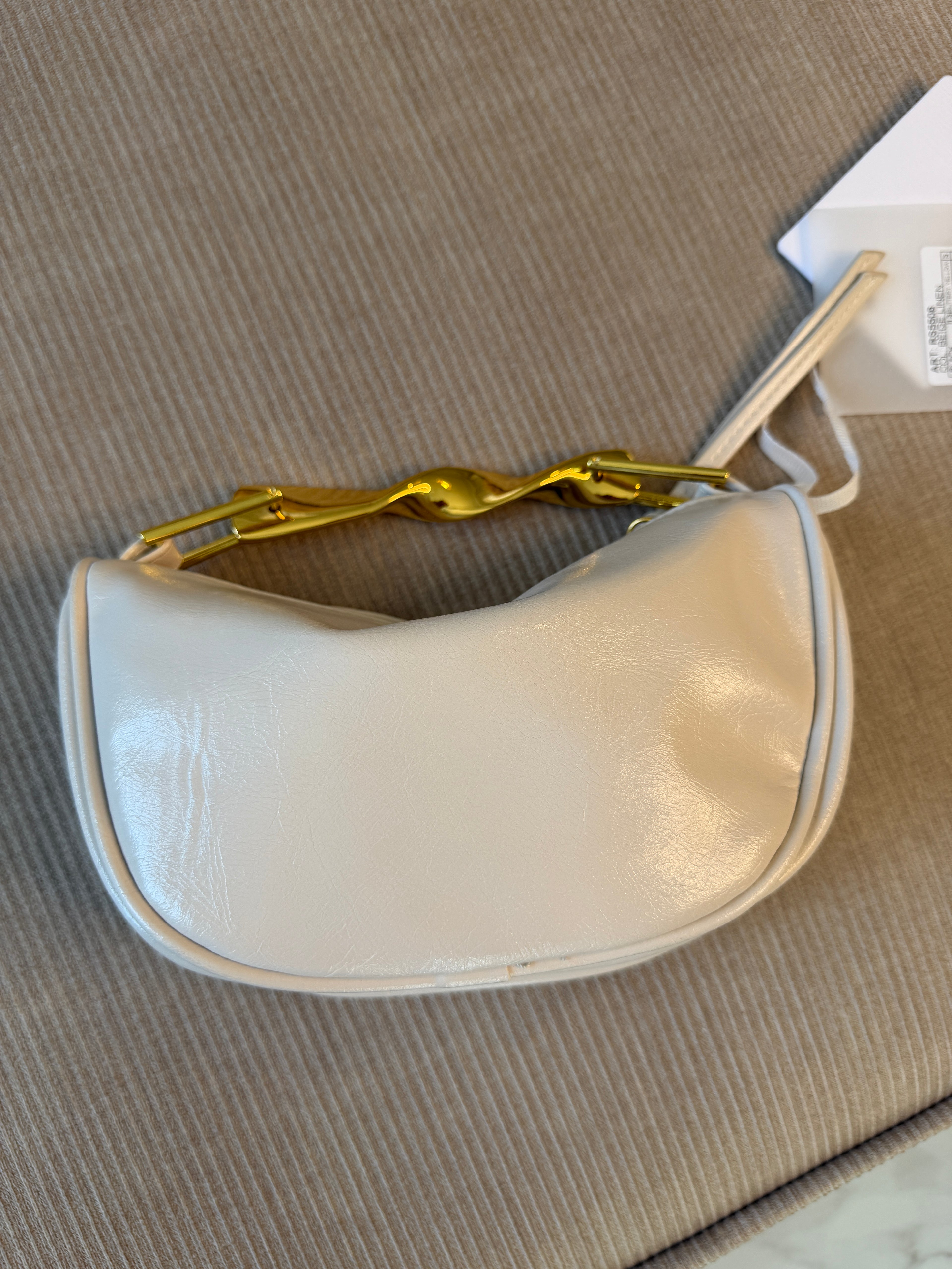 Sac demi-lune poignée métal doré