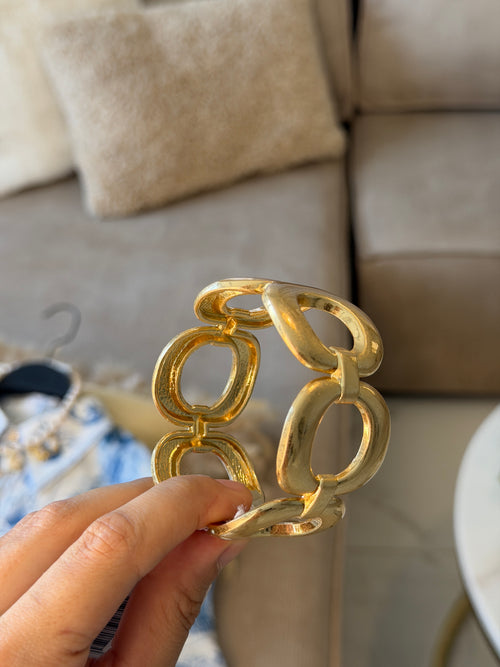 Bracelet manchette doré à maillons sculptés