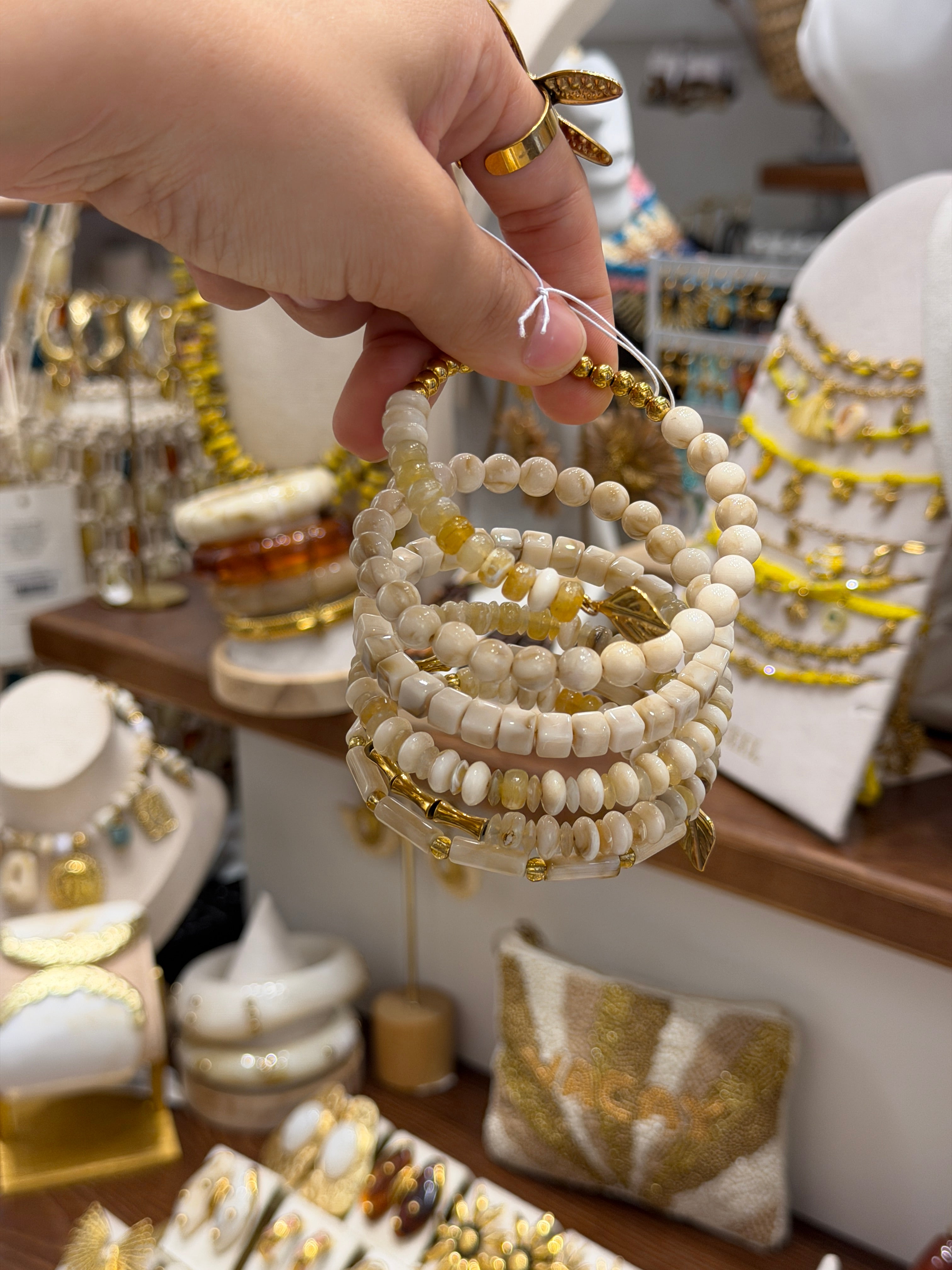 Bracelet Multi-Rangs Perles Blanches