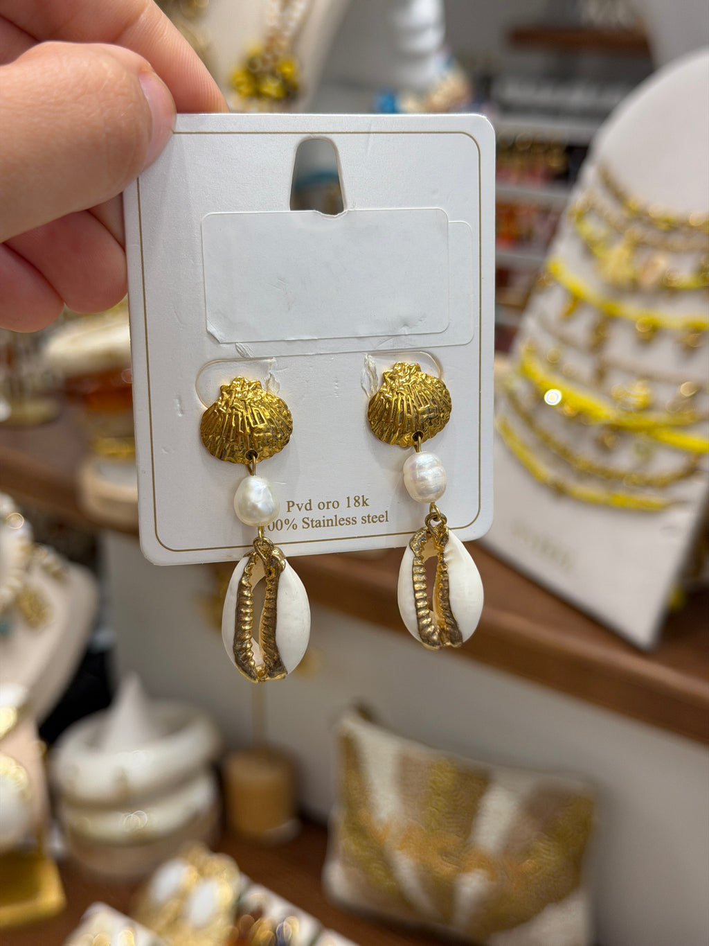 Boucles d’Oreilles Coquillage Doré et Perle Naturelle