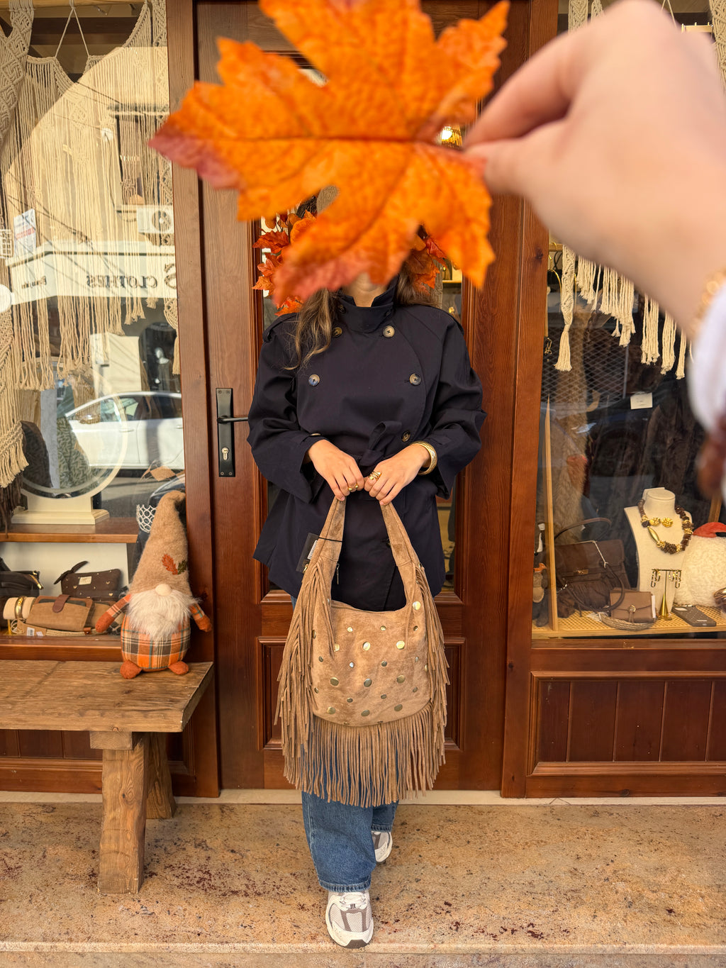 Sac shopper suède à frange avec clous