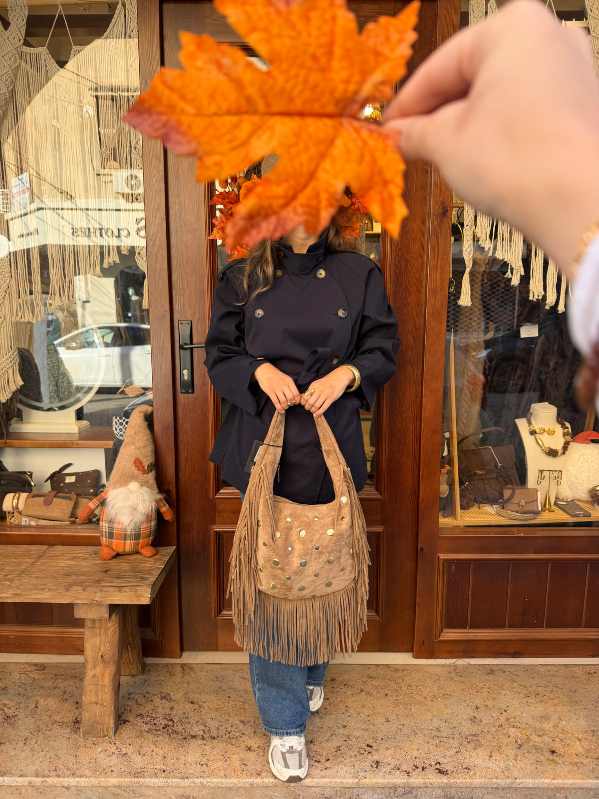 Sac shopper suède à frange avec clous