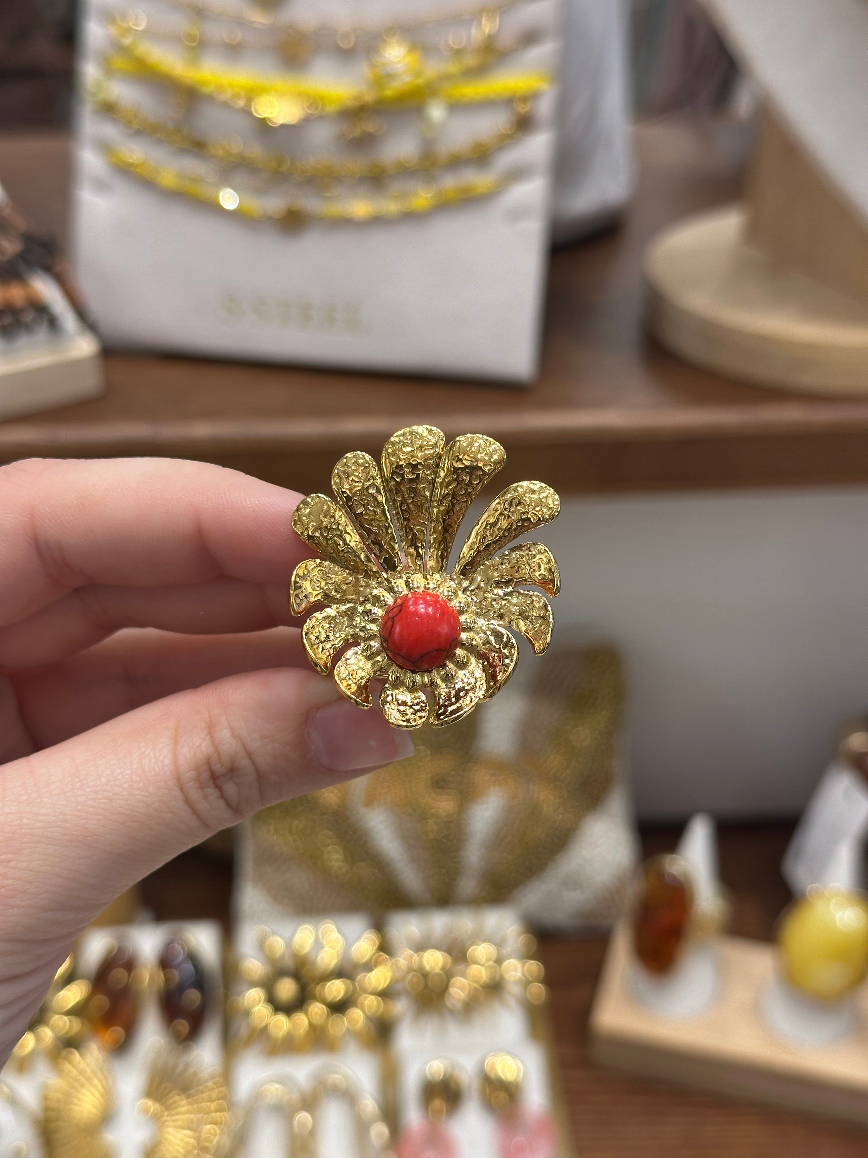 Bague Fleur Vintage Dorée & Pierre Rouge