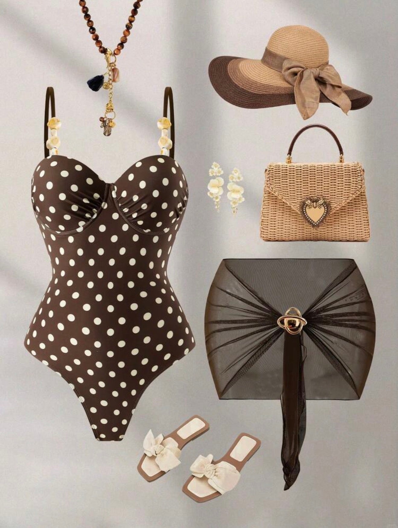 Maillot de bain polka dots une pièce avec paréo