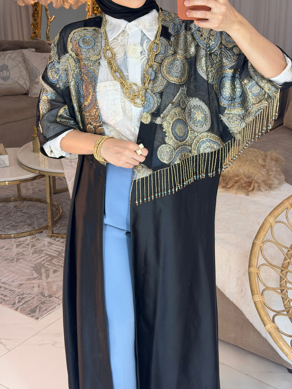 Abaya satin broderie franges bijoux