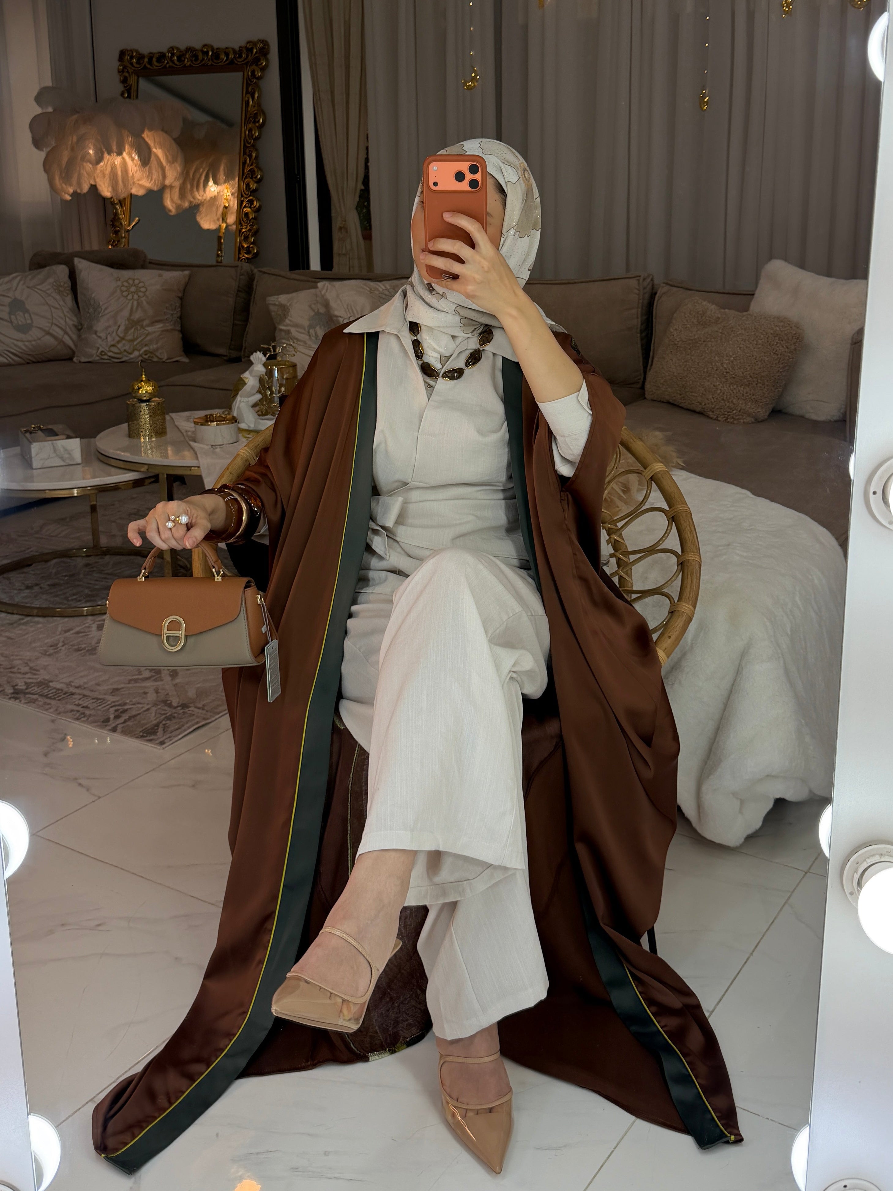 Abaya en satin dos broderie