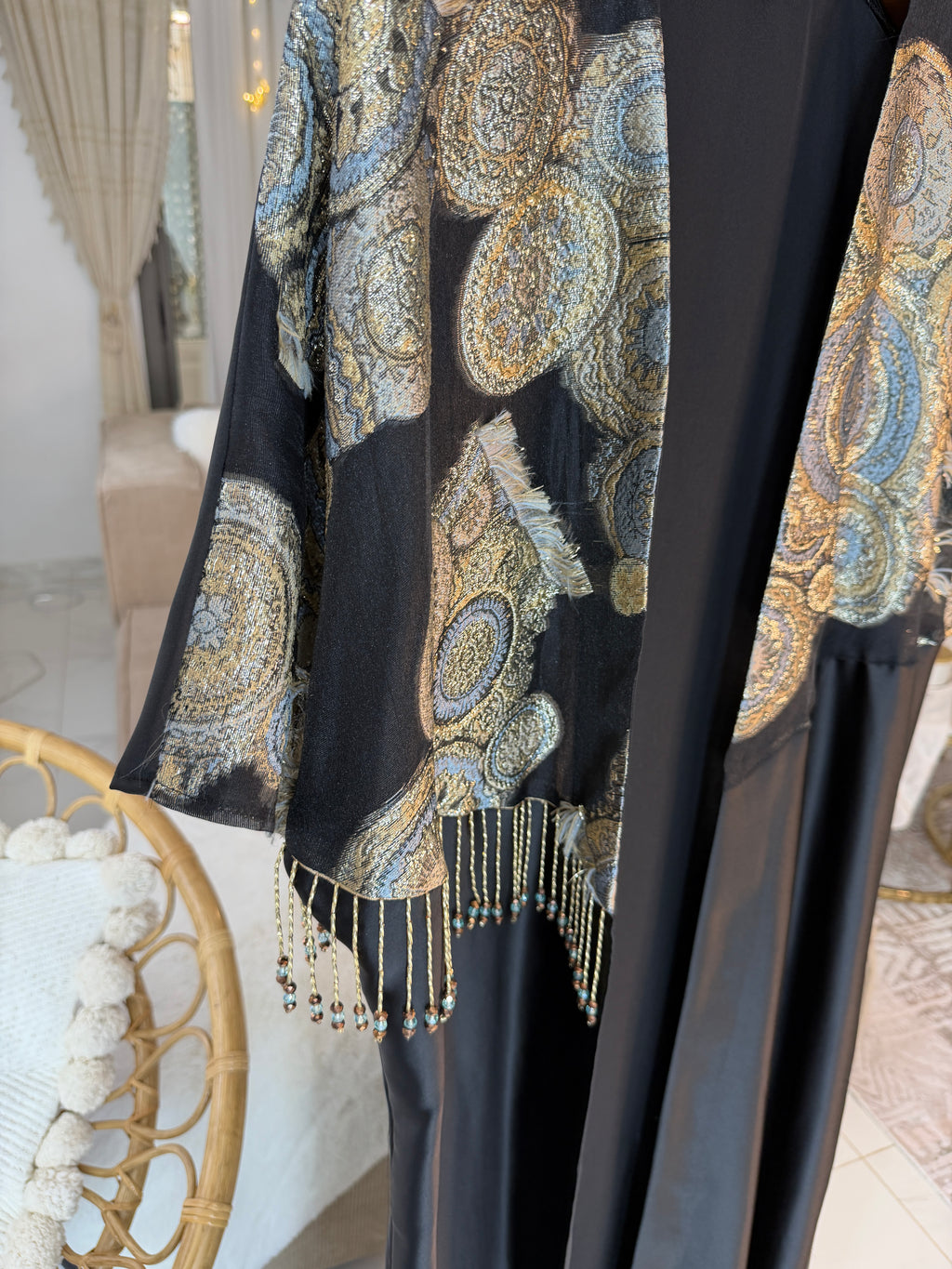 Abaya satin broderie franges bijoux