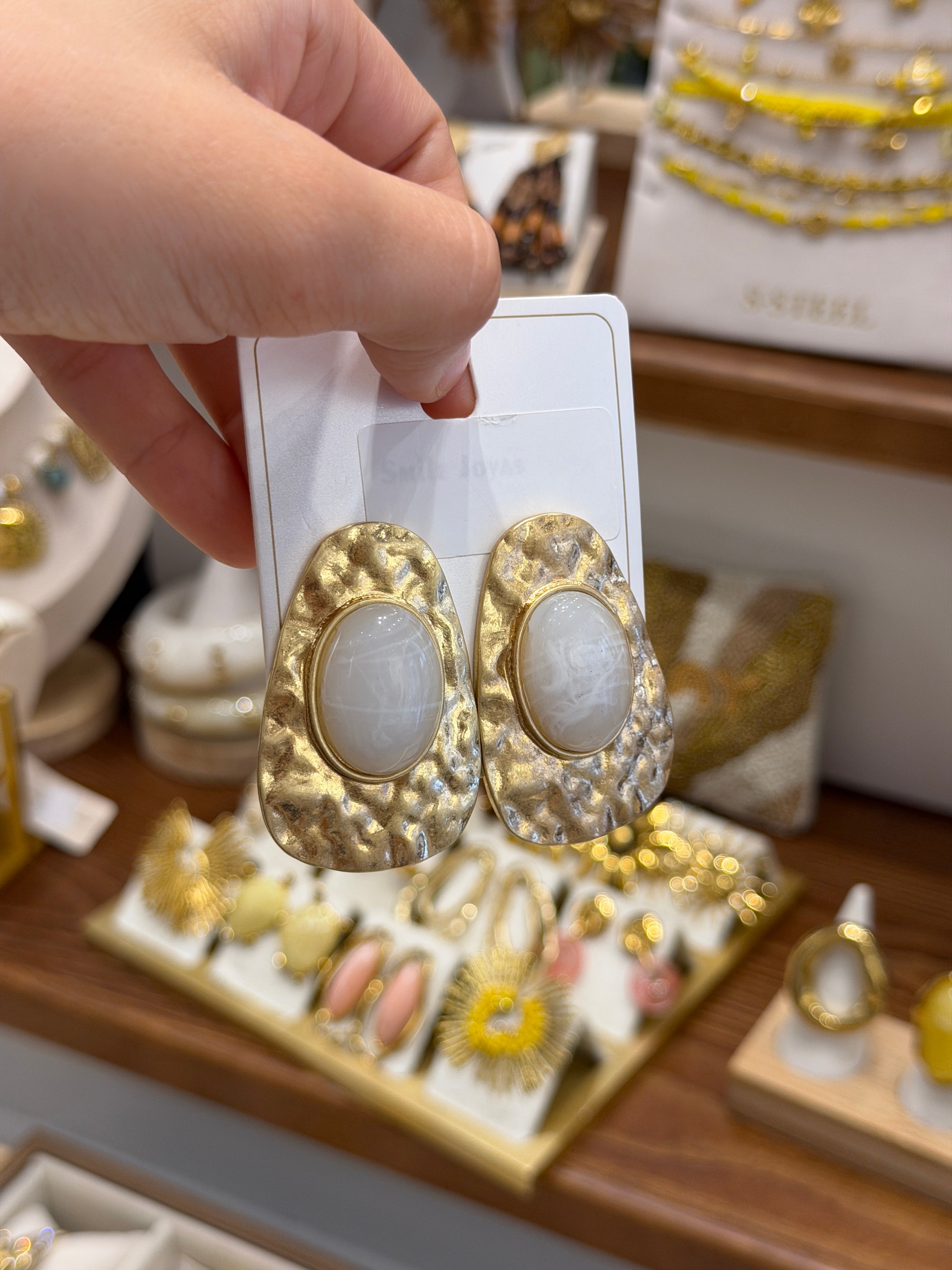 Boucles d’Oreilles Soleil Nacré Doré