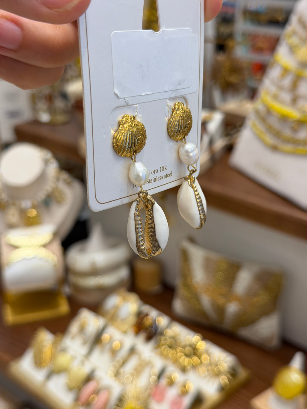 Boucles d’Oreilles Coquillage Doré et Perle Naturelle