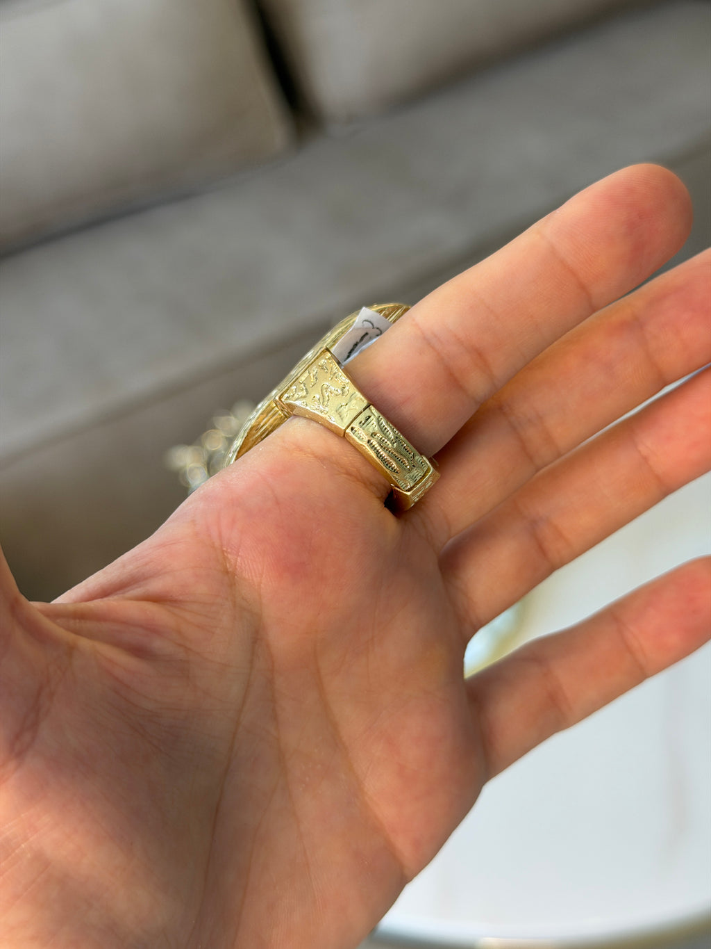 Bague ovale en résine marbrée et métal doré