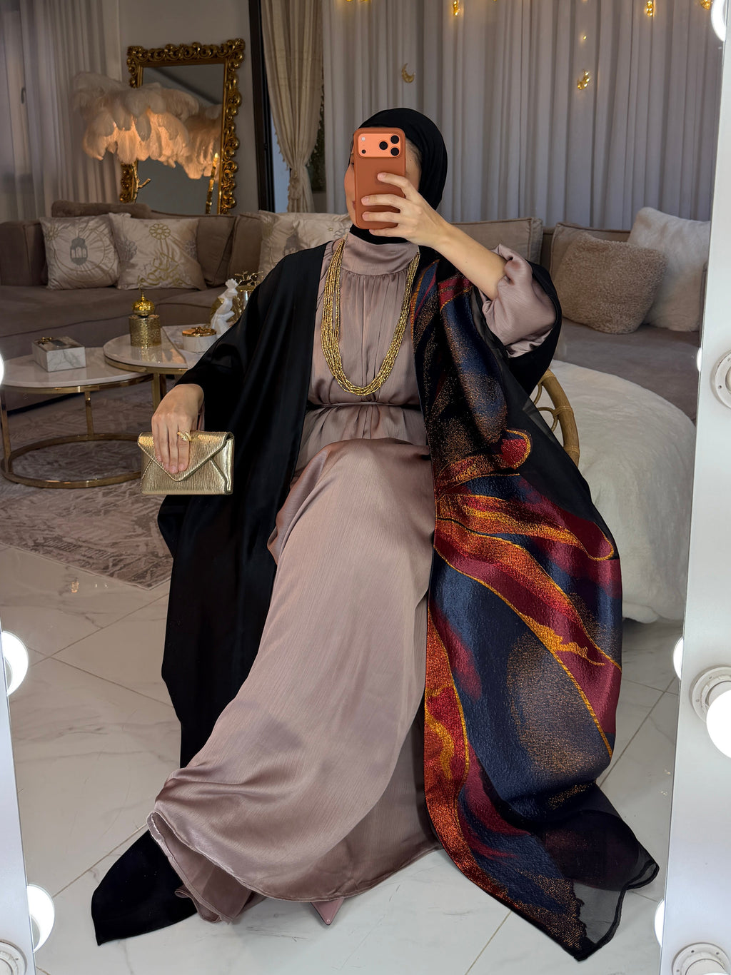 Abaya satin coté floral