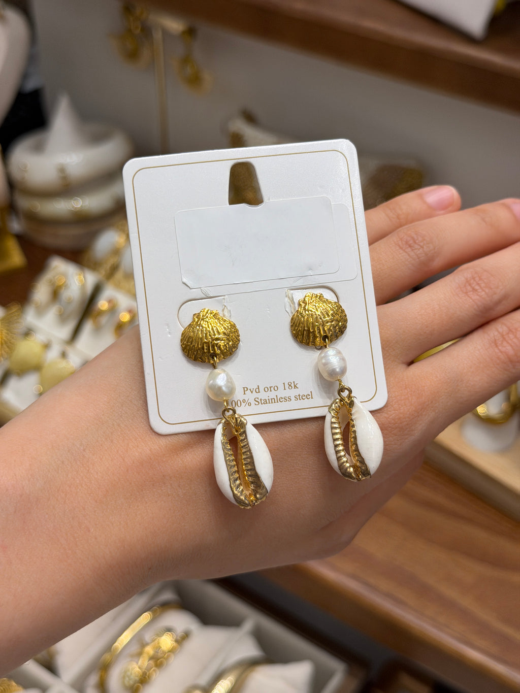 Boucles d’Oreilles Coquillage Doré et Perle Naturelle