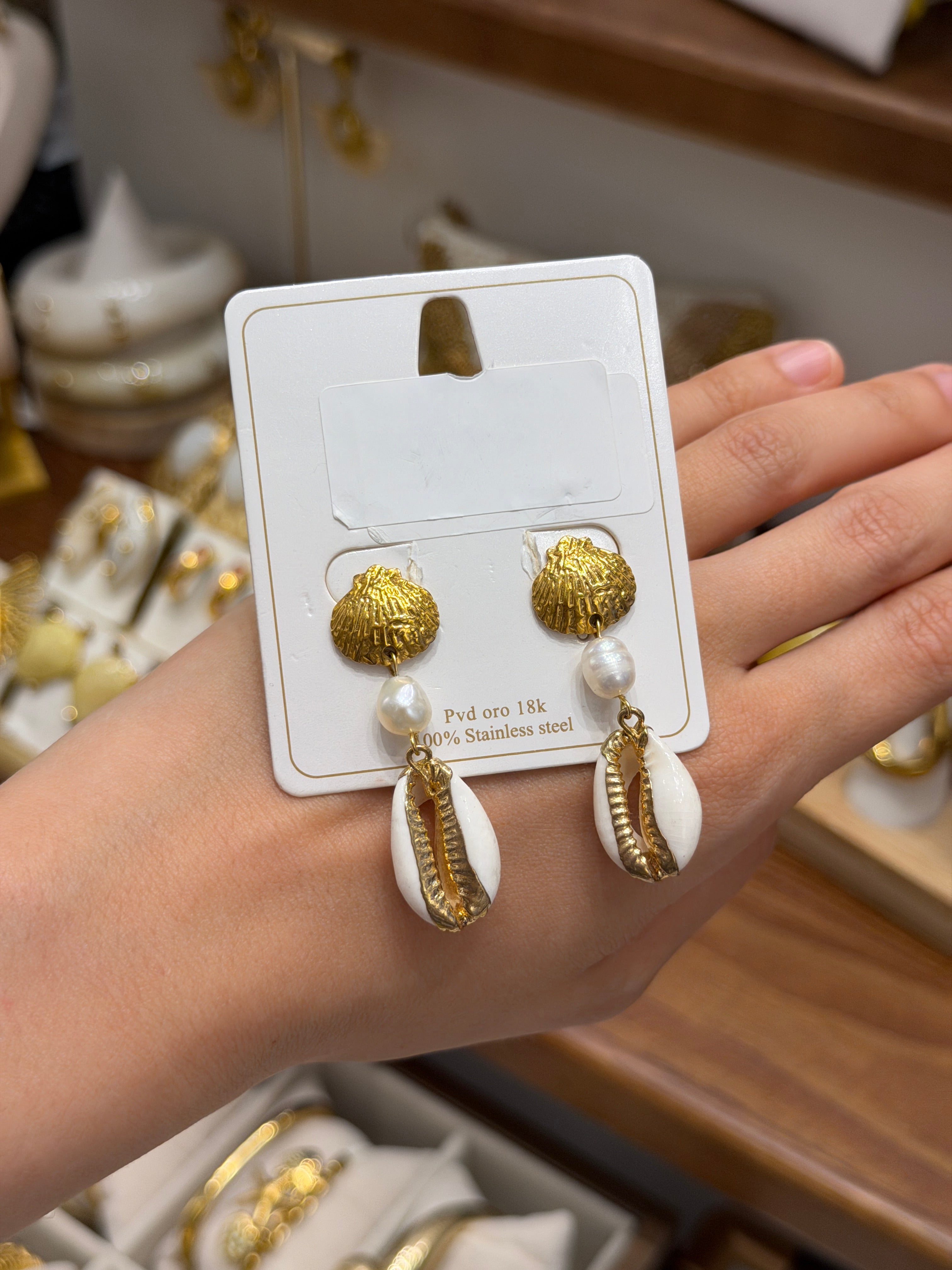 Boucles d’Oreilles Coquillage Doré et Perle Naturelle