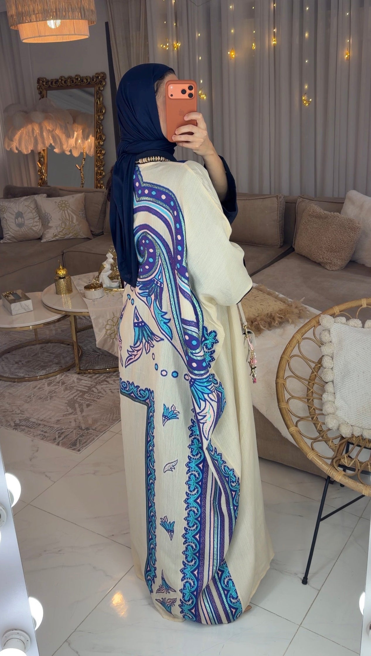 Abaya derrière brodé