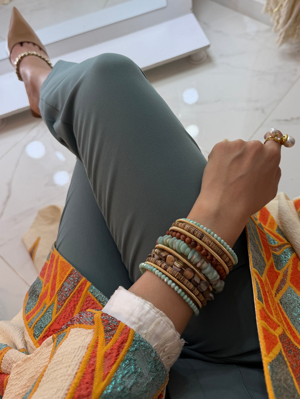 Abaya broderie asymétrique