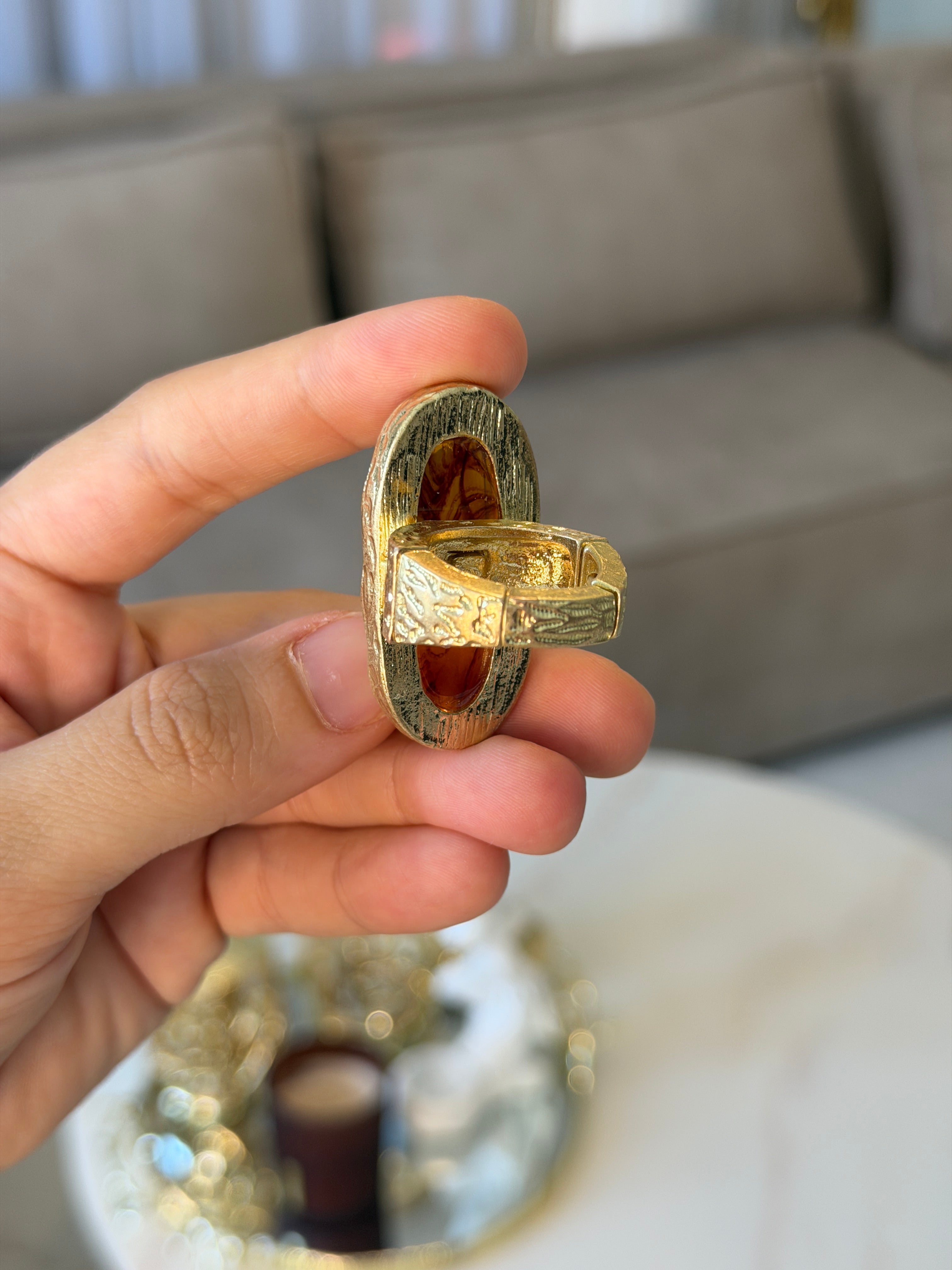 Bague en résine ambre et en métal doré