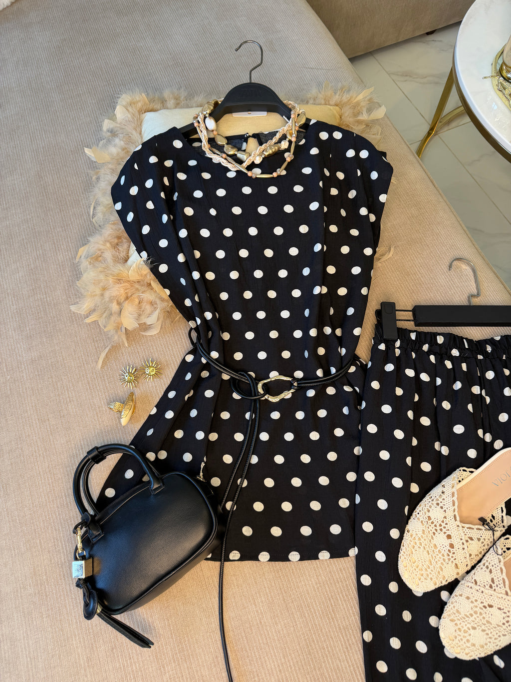 Ensemble Polka avec pantalon et ceinture