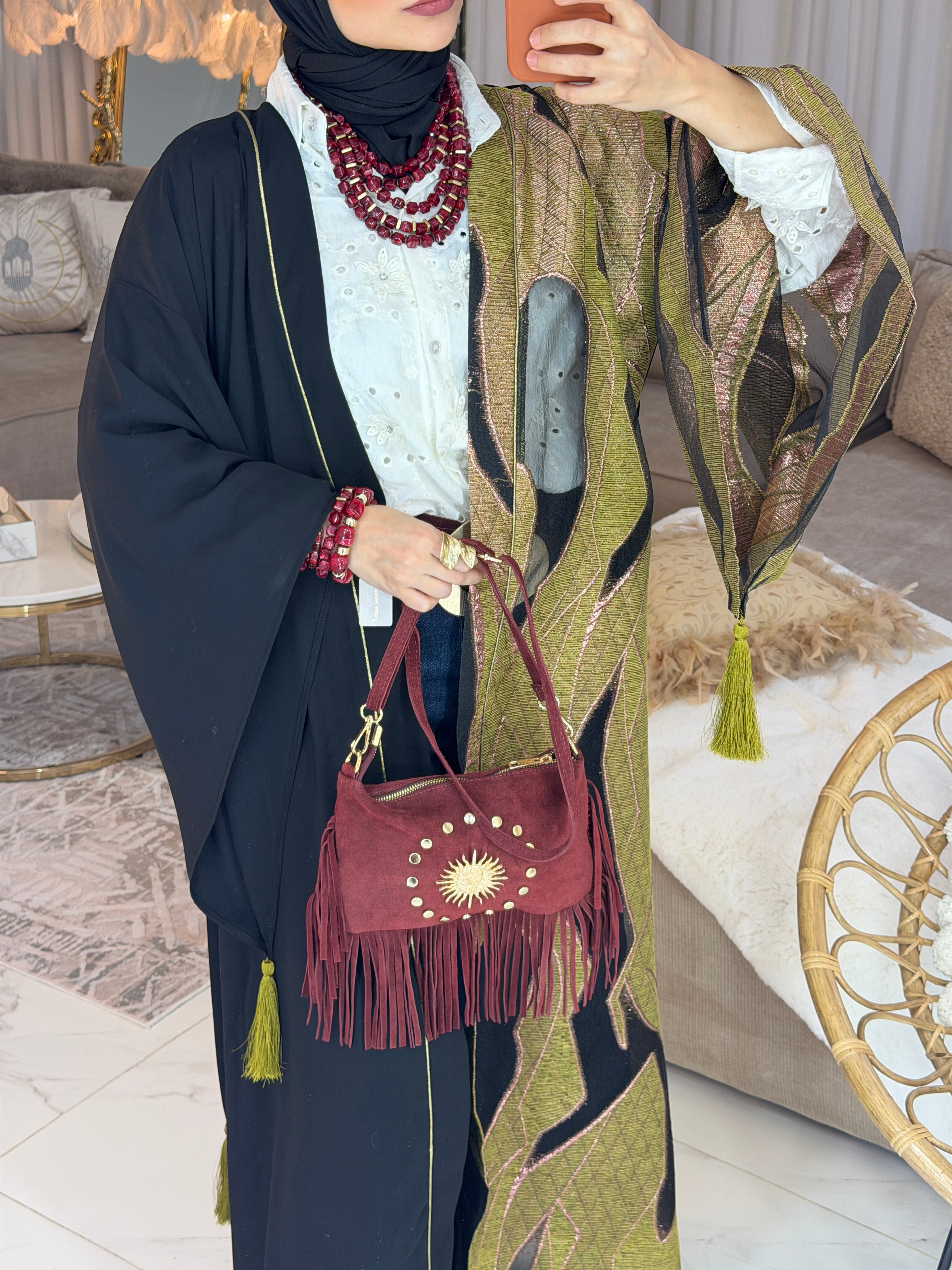 Abaya jacquard brodé détail pompons