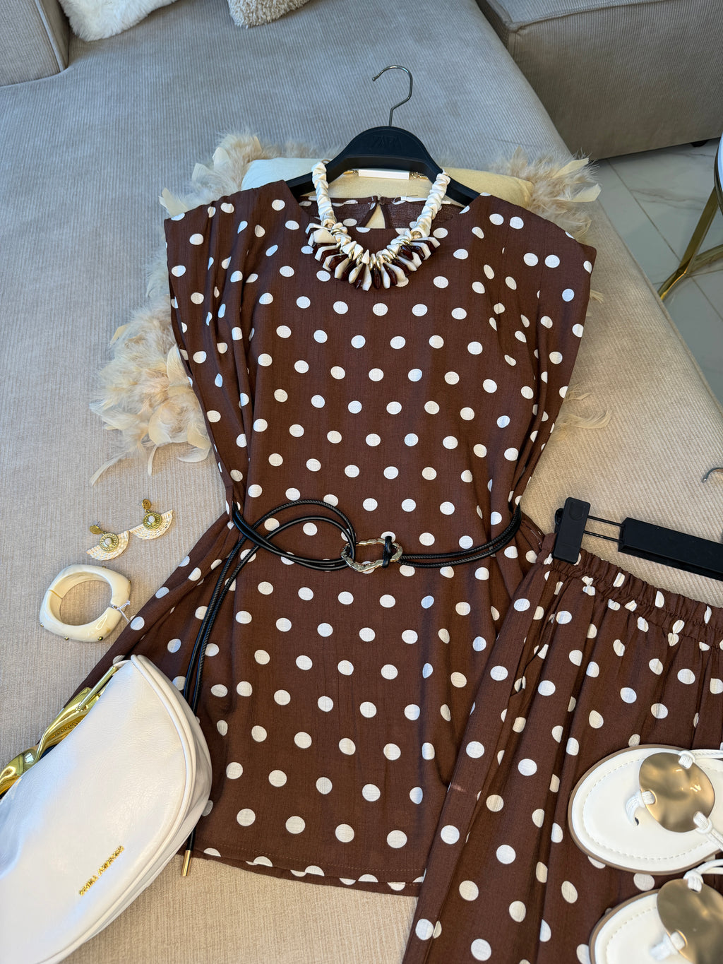 Ensemble Polka avec pantalon et ceinture