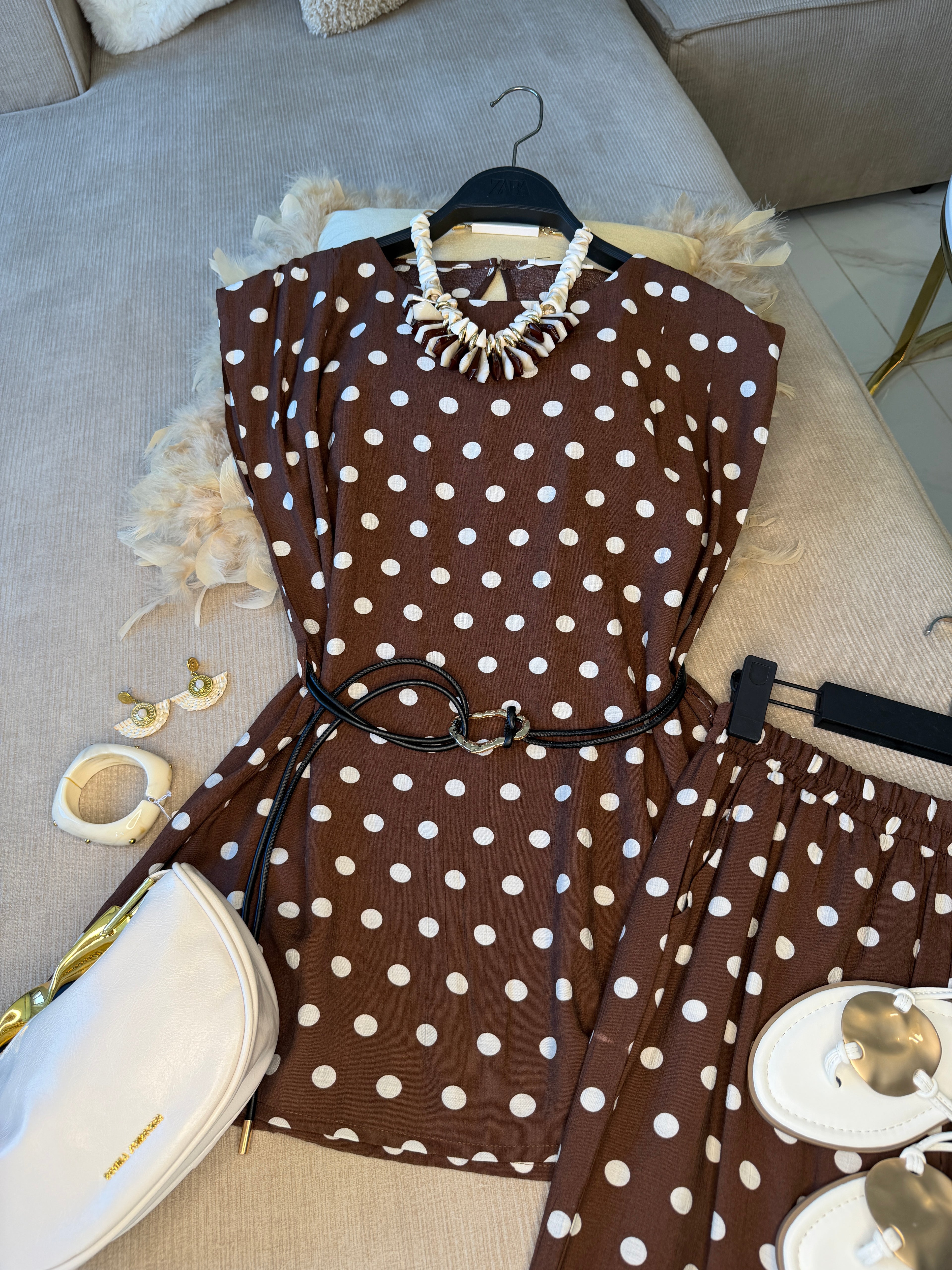 Ensemble Polka avec pantalon et ceinture