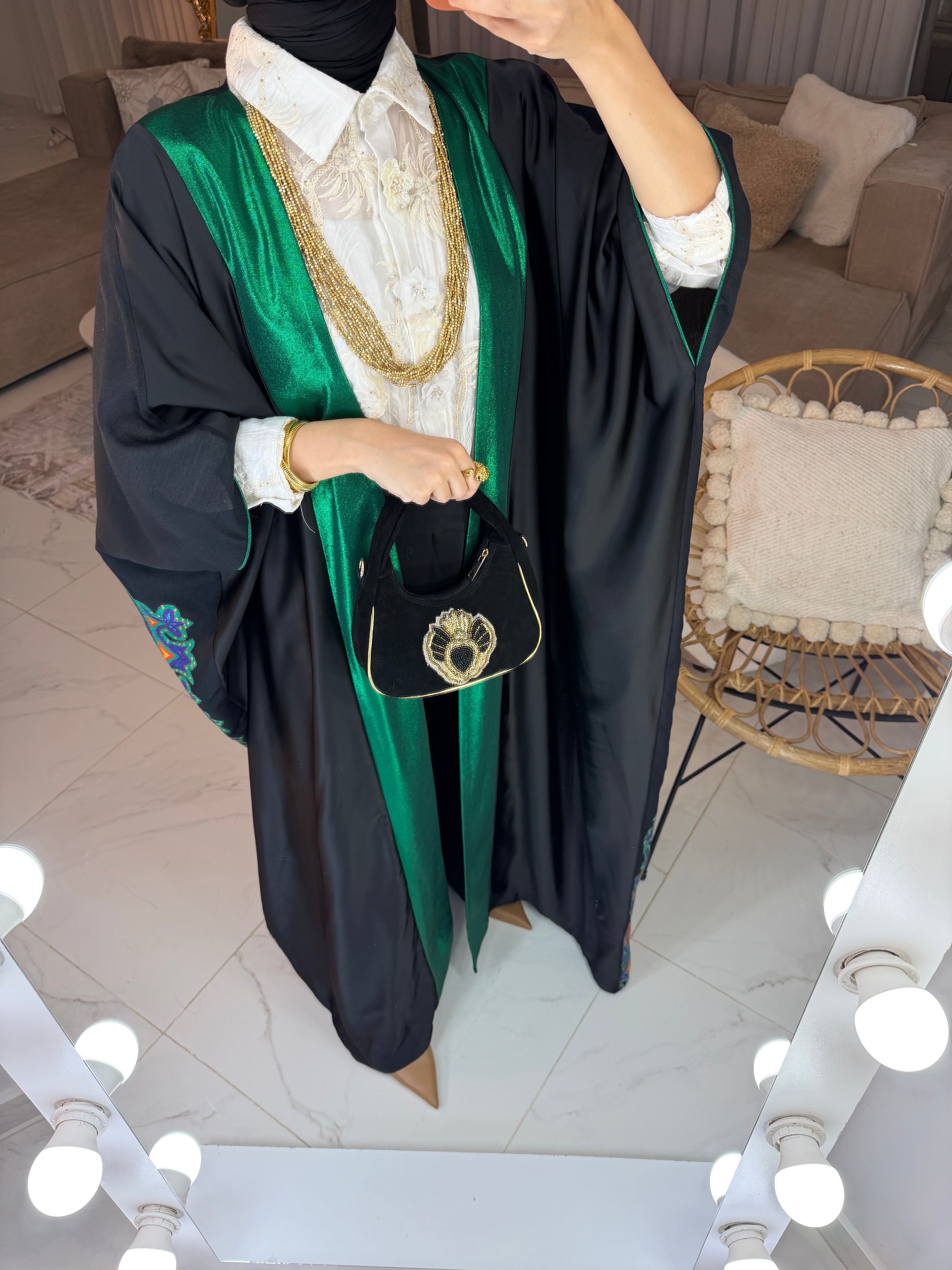 Abaya satin dos jacquard brodé