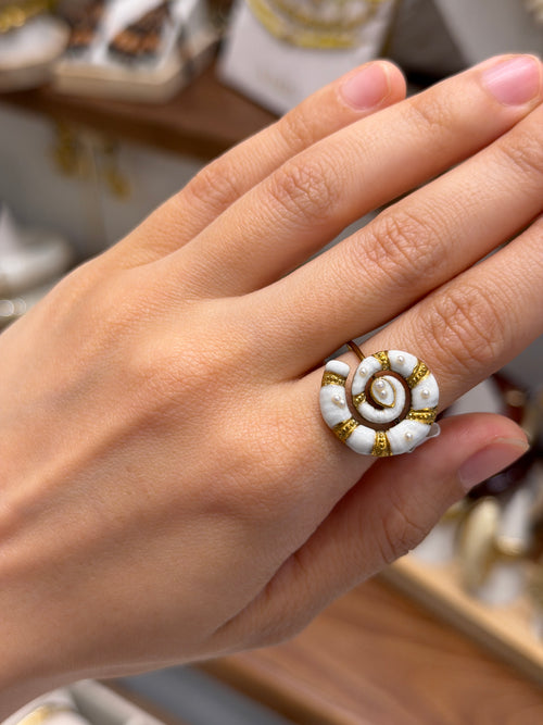 Bague Spirale Coquillage Blanche et Dorée