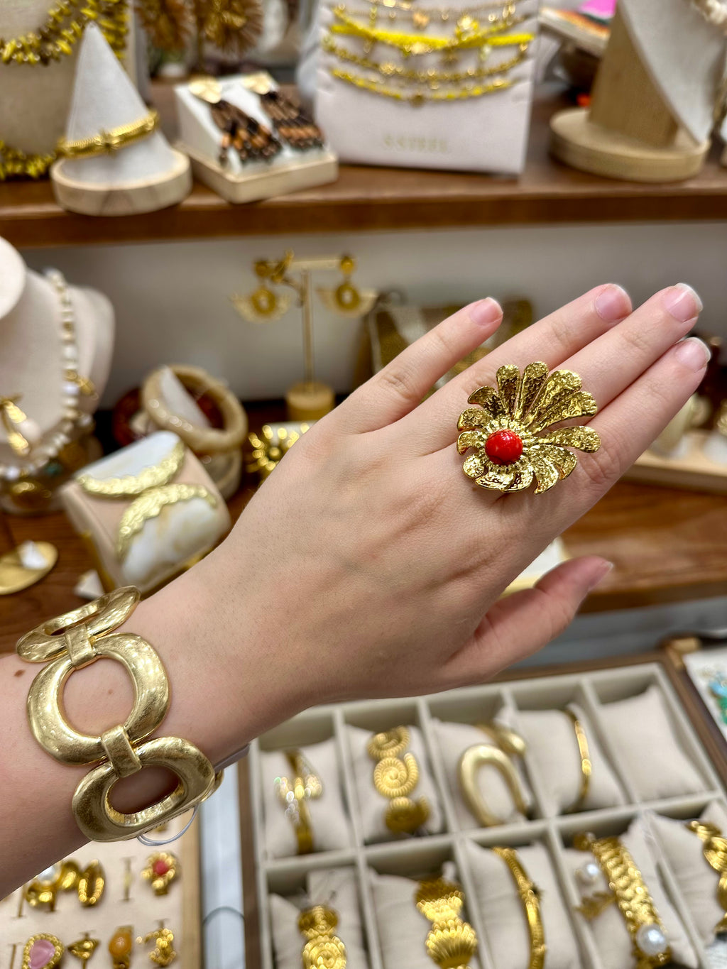 Bague Fleur Vintage Dorée & Pierre Rouge