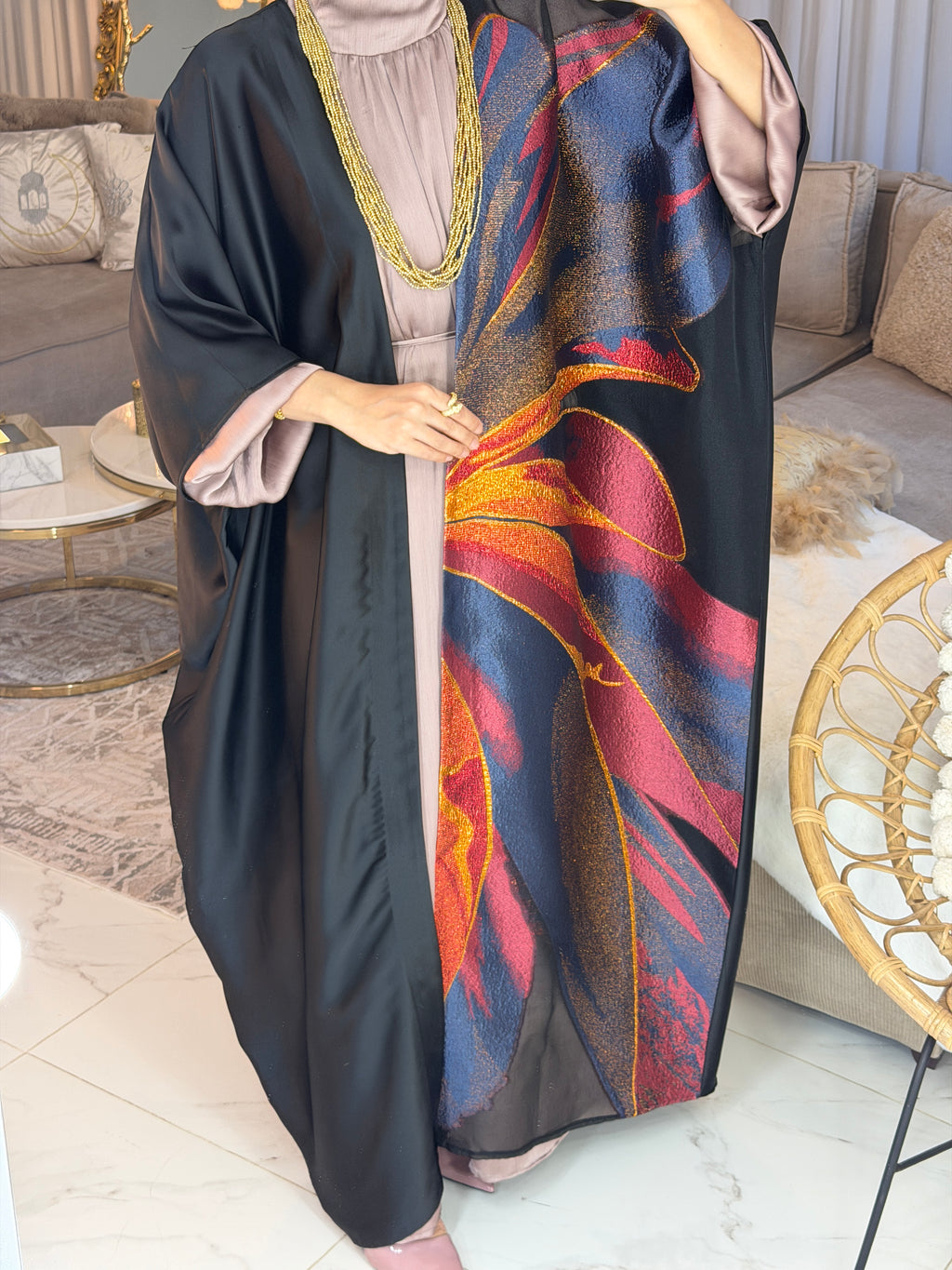 Abaya satin coté floral