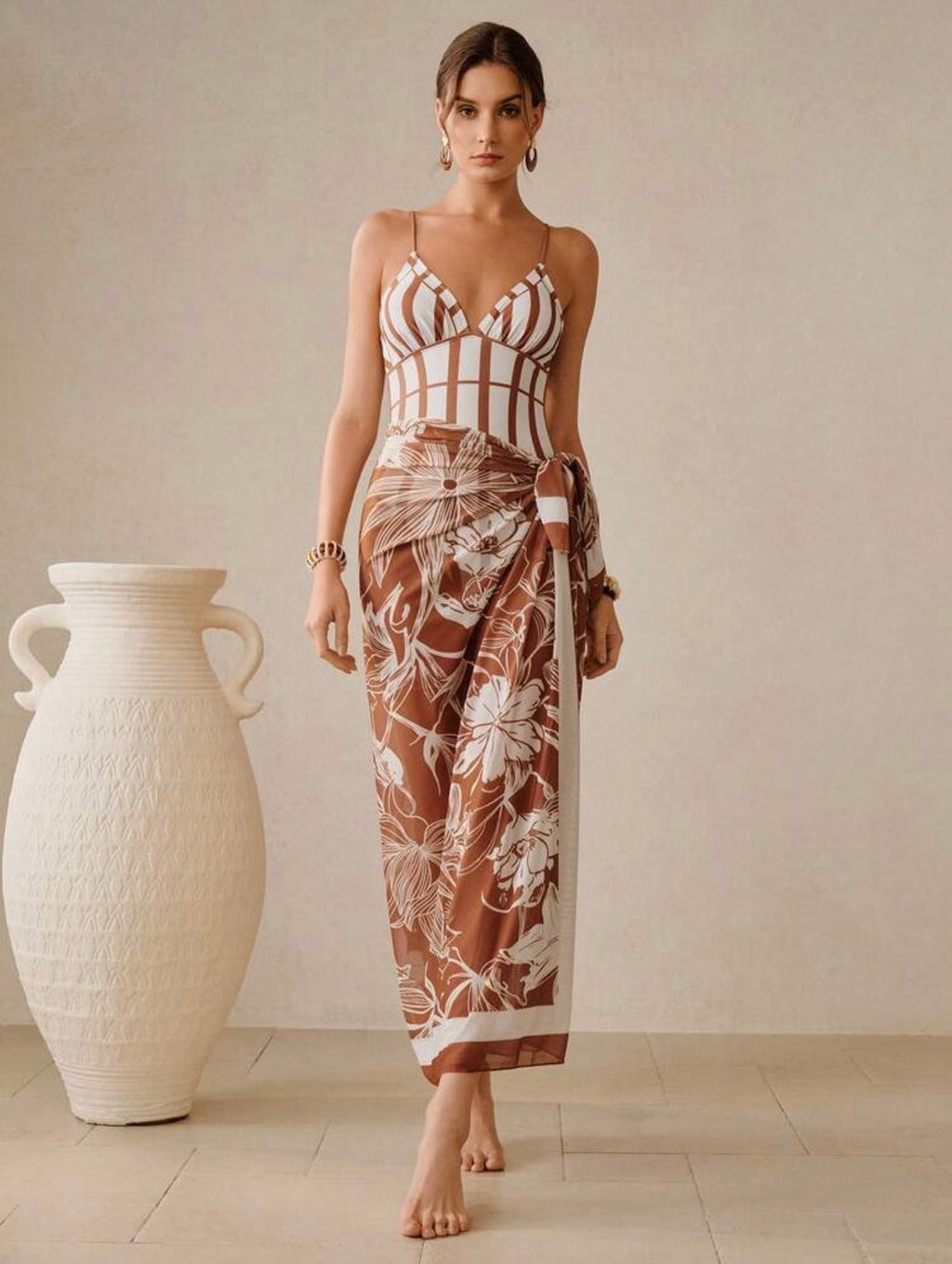 Maillot de bain rayé une pièce avec paréo floral