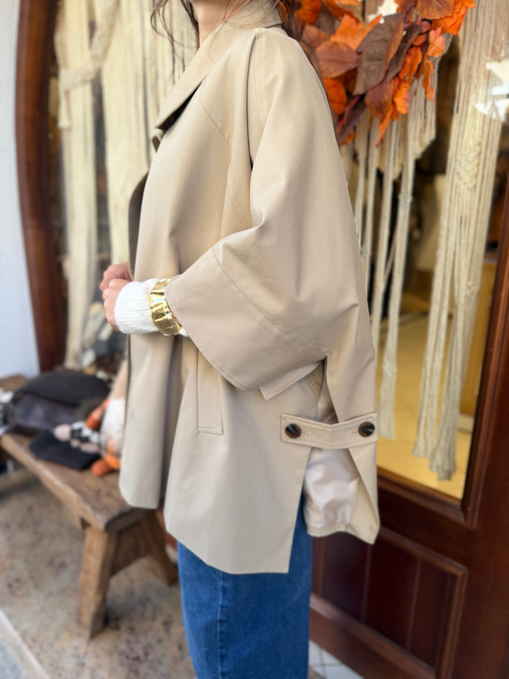 Trench-coat mi long coupe cape