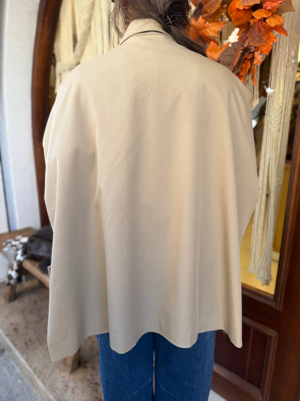 Trench-coat mi long coupe cape